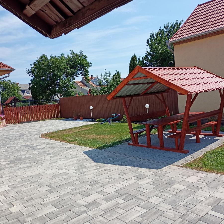 Livia Apartman บุค ภายนอก รูปภาพ