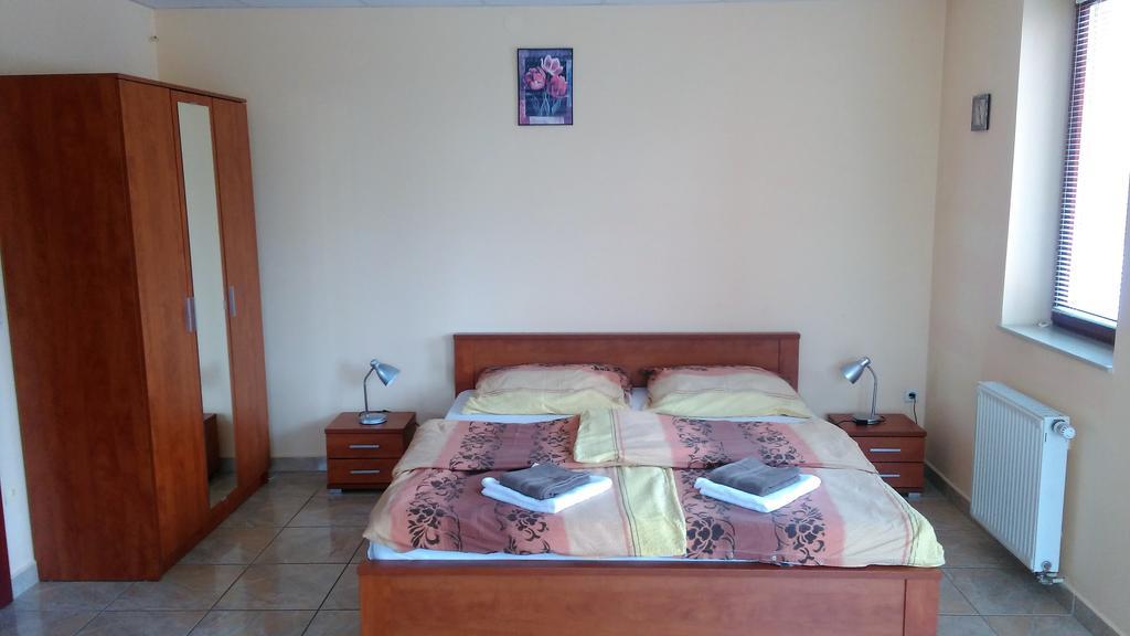 Livia Apartman บุค ภายนอก รูปภาพ